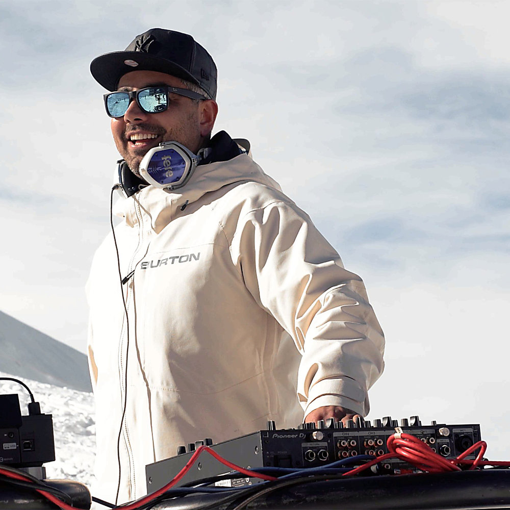 دانلود ریمیکس Weekend Live 4 دانلود ریمیکس Weekend Live 4