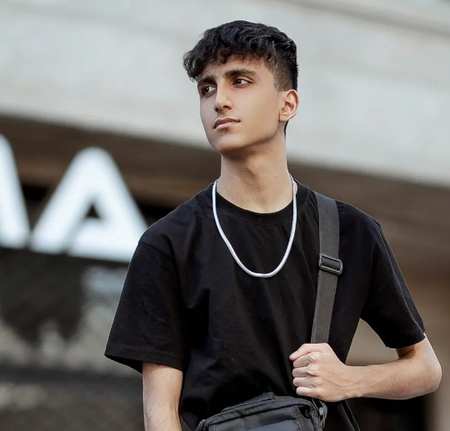 دانلود آهنگ بین نبض و قلبم میزنه تند تند هر وقت