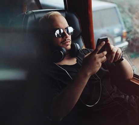 دانلود آهنگ اشوان حواست نیست دانلود آهنگ اشوان حواست نیست