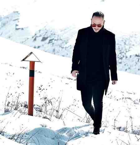 دانلود آهنگ اشوان غرق گریه دانلود آهنگ اشوان غرق گریه