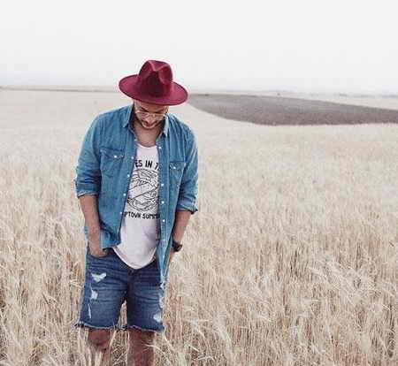 دانلود آهنگ اشوان کاش اینجا بودی دانلود آهنگ اشوان کاش اینجا بودی