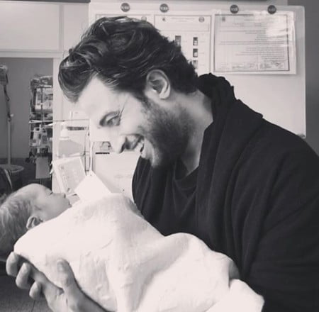 دانلود آهنگ بنیامین بهادری تو که عید منی دانلود آهنگ بنیامین بهادری تو که عید منی