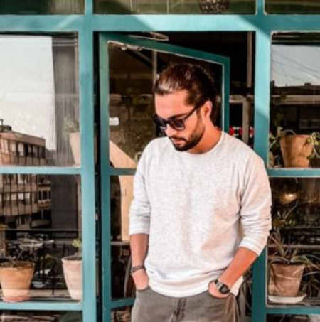 دانلود آهنگ تو عشقشو داری بگی یه نفرو داری حامیم دانلود آهنگ تو عشقشو داری بگی یه نفرو داری حامیم