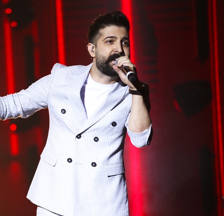 دانلود آهنگ حمید هیراد عشق اول دانلود آهنگ حمید هیراد عشق اول