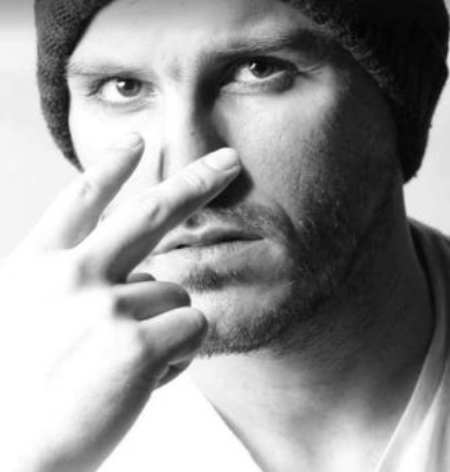 دانلود آهنگ سر صبح جلوی آینه دانلود آهنگ سر صبح جلوی آینه