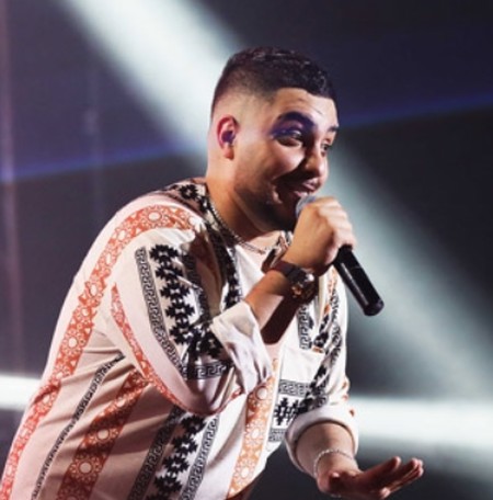 دانلود آهنگ عشق تو حس عجیبه آرون افشار دانلود آهنگ عشق تو حس عجیبه آرون افشار