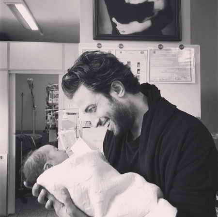 دانلود آهنگ چند متر مکعب عشق بنیامین بهادری دانلود آهنگ چند متر مکعب عشق بنیامین بهادری